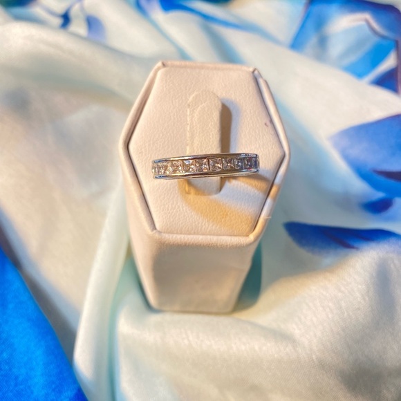 Elegant Silver Band Ring size 10 - Picture 2 of 6